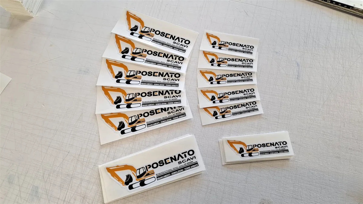adesivi sagomati logo nero arancione