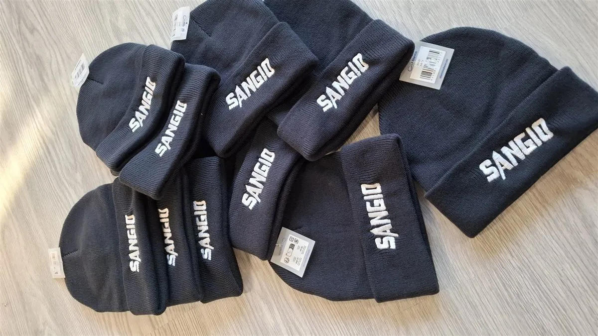 Cappelli invernali neri con scritta bianca Sangio personalizzati