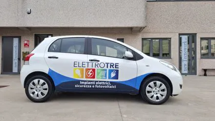 personalizzazione auto elettrotre new art pubblicità